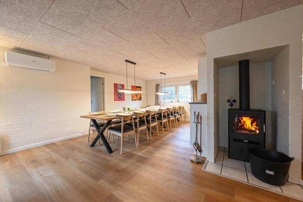 Beautiful holiday home with swimming pool, sauna, jacuzzi and 3 bathrooms in Ulfborg, Nissum Fjord