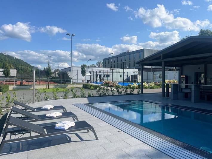 Hotel dla 7 osób, z Jacuzzi i Taras oraz Ogród i Basen w Trutnov
