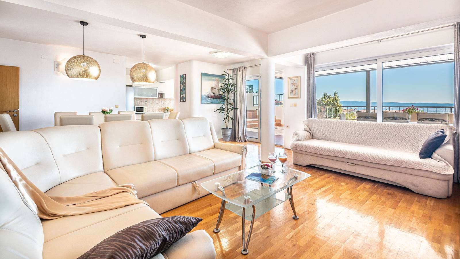 Entire vacation apartment, C apt w terrace & sea view, 4 min walk to beach in Podstrana, Split-Dalmatia