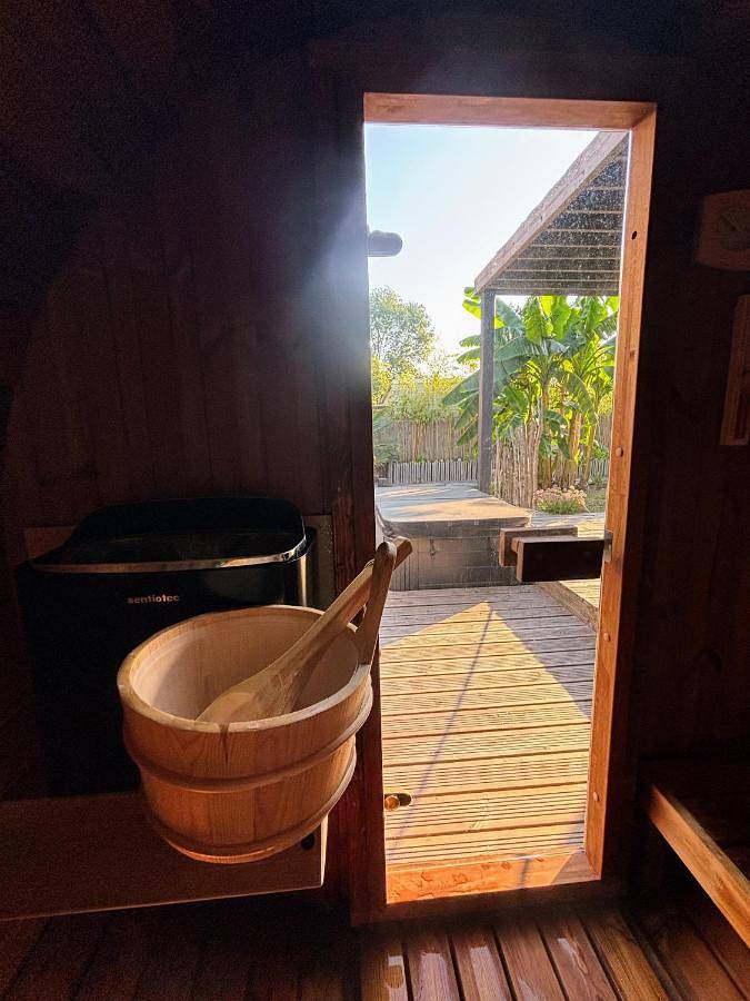 Location de vacances pour 2 personnes, avec jardin ainsi que sauna et jacuzzi à Mios - 2