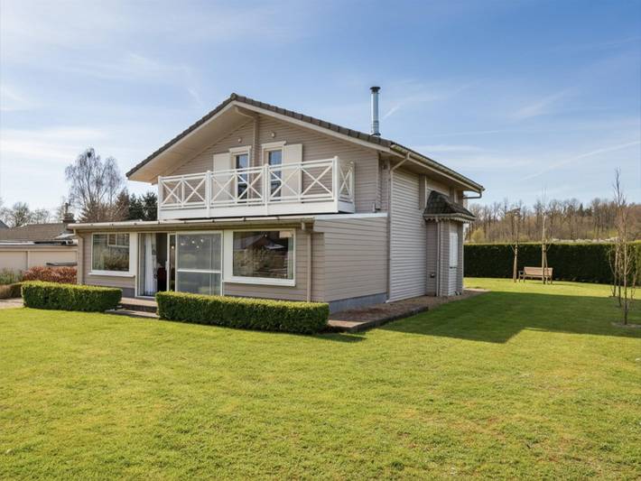 Gîte pour 8 personnes, avec Terrasse et Jardin à Érezée