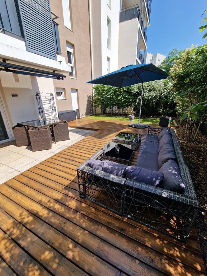 Appartement entier, Cosy Decines Groupama Stadium-Ldlc Arena Climatisé in Décines-Charpieu, Lyon et ses environs