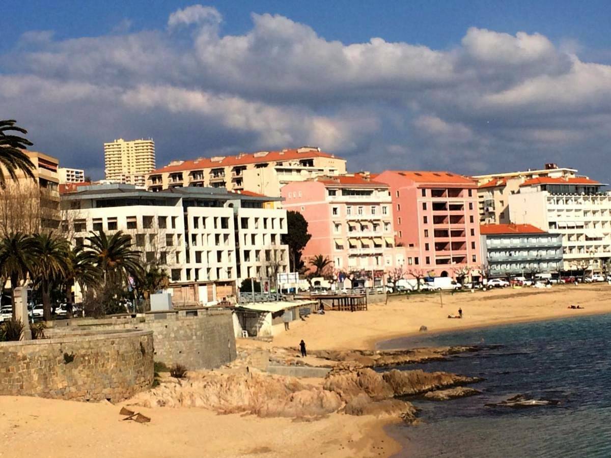 Appartement entier, Studio les pieds dans l'eau Plage du Trottel in Ajaccio, Golfe D'Ajaccio
