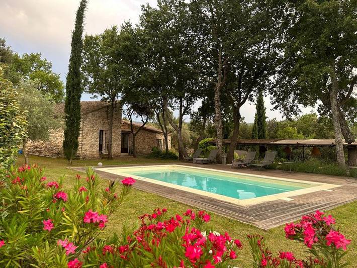 Chambre d’hôte pour 2 personnes, avec piscine ainsi que vue et jardin