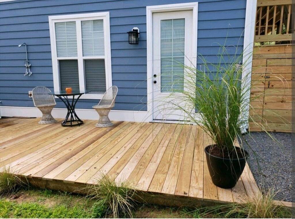 Ganze Wohnung, Studio - direct 2 min beach walk with public access end of street. in Yaupon Beach, Oak Island (NC)