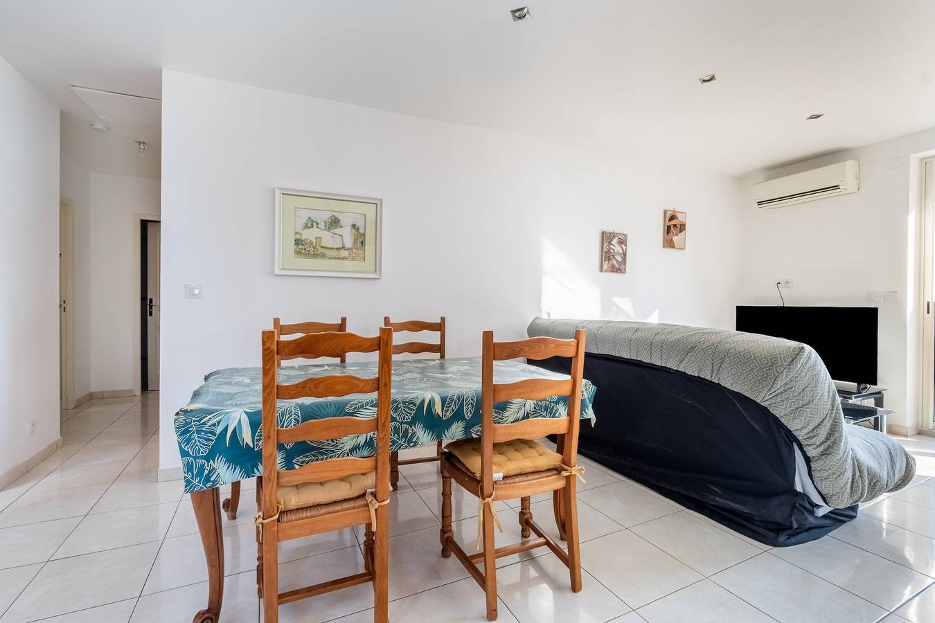 Apartamento entero, Apartamento 'Courtille Plage' a 30 m del mar, Wi-Fi y aire acondicionado in Fréjus Plage, Frejus