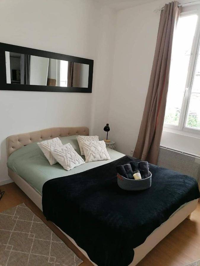 Appartement entier, One-Bedroom Apartment in Noyant, Vallée de la Loire