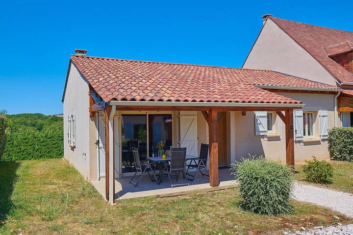 Maison de vacances pour 4 personnes, avec Jacuzzi et Terrasse ainsi que Jardin et Piscine
