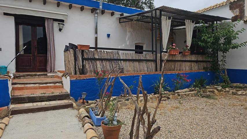 Casa rural para 6 personas, con jardín además de vistas y piscina en Montoro - 4