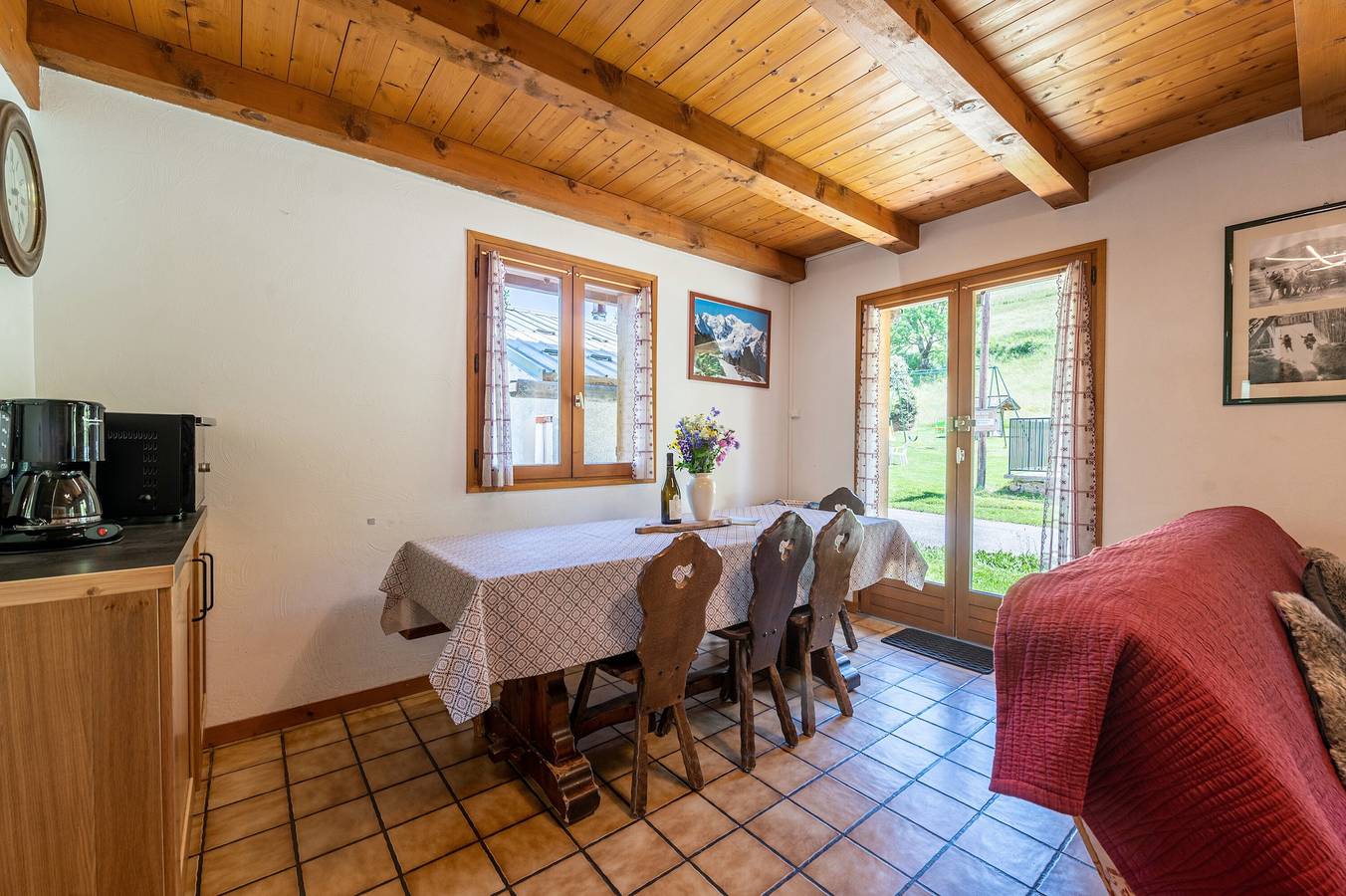 Apartamento entero, Apartamento 'L'Écureuil, Piscine Et Aire De Jeux' con vistas a la montaña, terraza privada y Wi-Fi in Crest-Voland, Albertville region