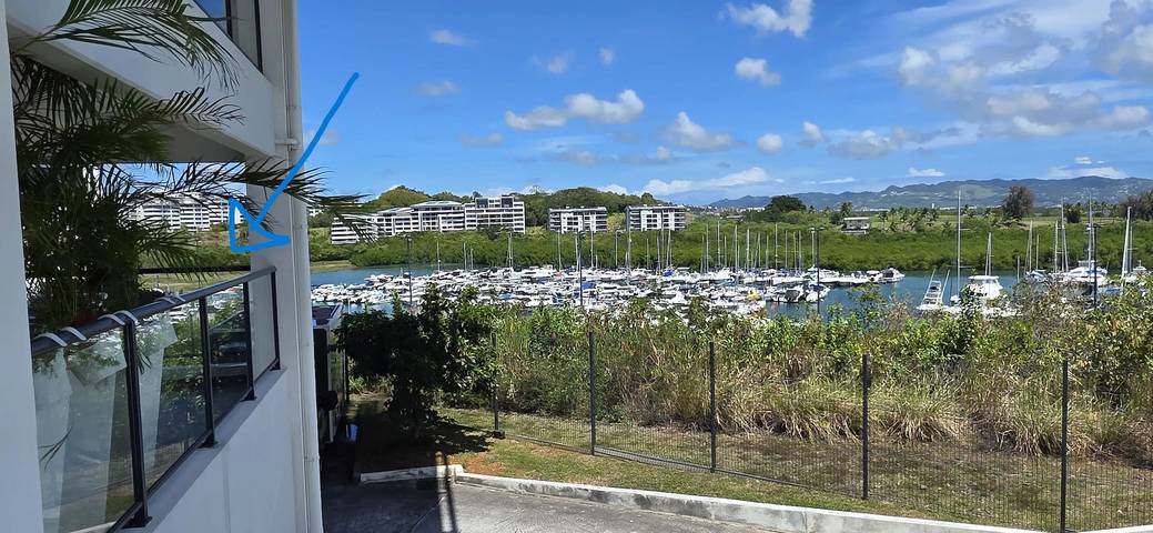 Apartamento entero, Apartamento acogedor en Fort-de-France con vista al mar y jardín in Martinica