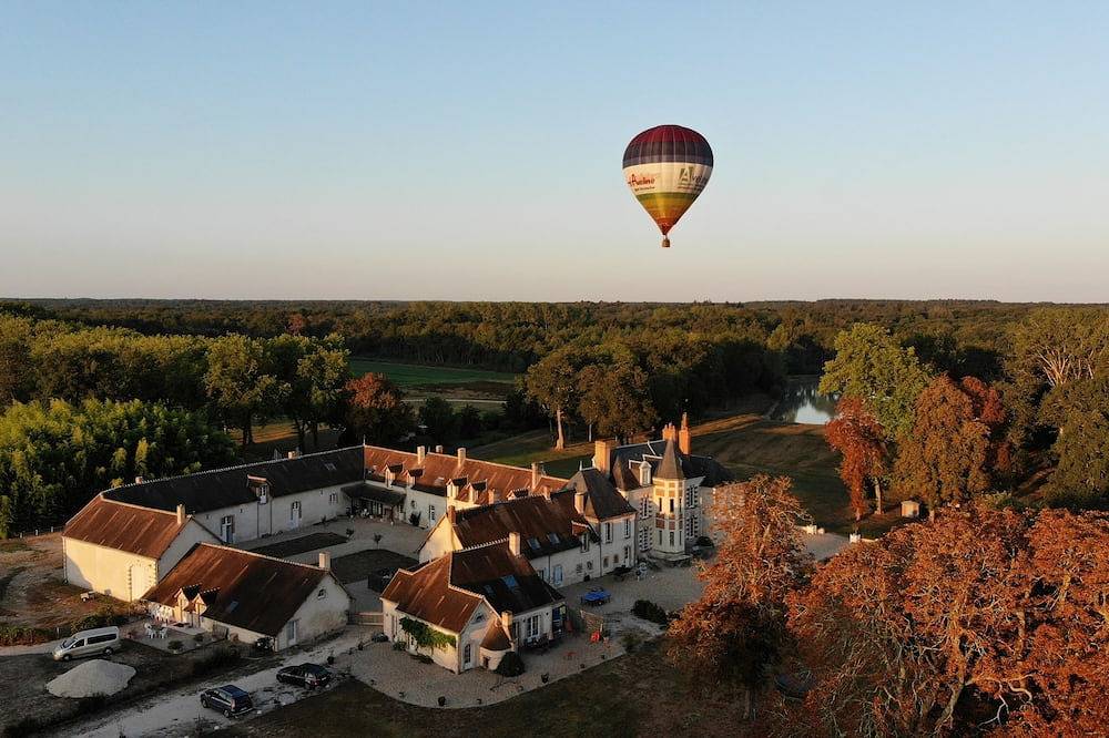 Château des Roches en bord de rivière, piscine & tennis,Sologne à 40mn Chambord in Villeherviers, Sologne