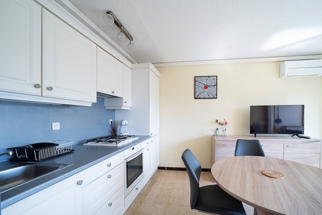 Apartamento entero, Soleil et Mer - Appt climatisé proche plage in Saint-Cyprien-Plage, Saint-Cyprien