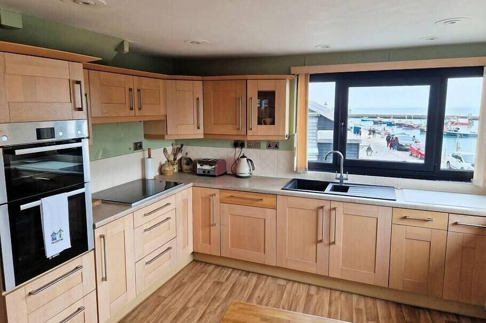 Entire apartment, Unique 2Bd Apartment Folkestone Harbour in Folkestone, Kent
