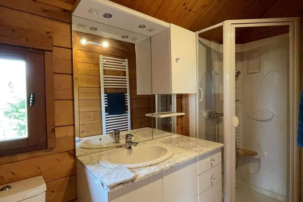 Ganze Wohnung, Gemütliches Waldchalet mit Haustieren, alles inklusive in Saint-Bonnet-Tronçais, Montluçon und Umgebung