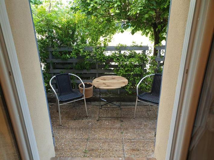 Gîte pour 2 personnes, avec jardin et piscine ainsi que terrasse et vue à Saint-Gilles - 4