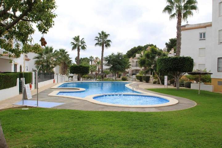 Apartamento de vacaciones para 6 personas, con vistas además de jardín y piscina, Familias con niños - 1