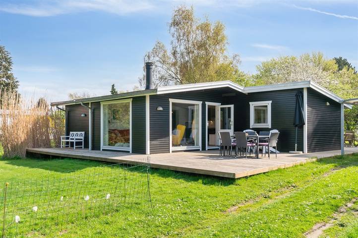 Ferieudlejning for 6 personer, med have i Nykøbing Sjælland