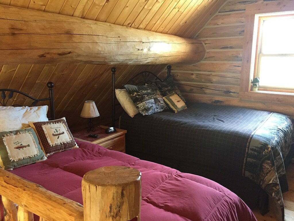 Kommen Sie In Unserer Schönen Kabine, Die Auf Den Bänken Des Grossen Lochflusses Sitzt in Anaconda-Deer Lodge County, Deer Lodge County