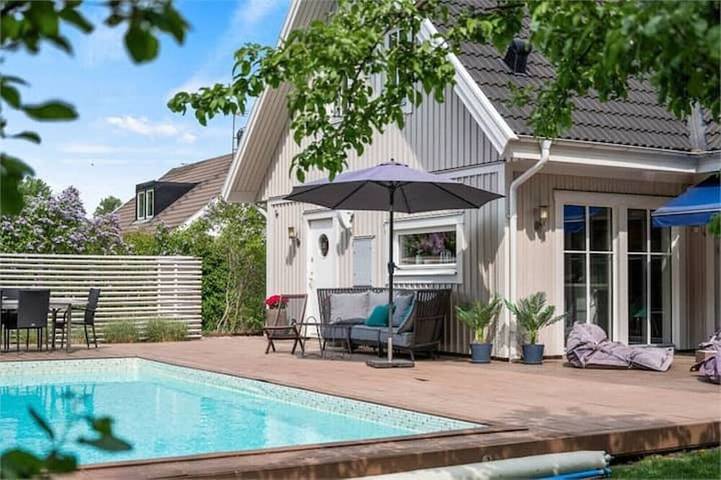 Villa für 11 Personen, mit Whirlpool und Terrasse sowie Sauna und Garten - 1