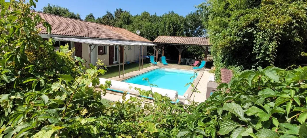 Casa de vacaciones para 8 personas, con vistas además de jardín y piscina - 1
