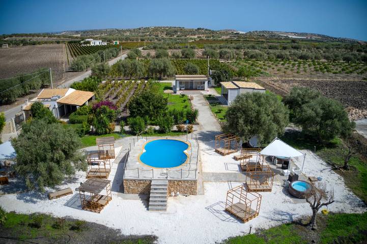 B&b per 4 persone, con Balcone e Giardino nonché Piscina a Noto e dintorni