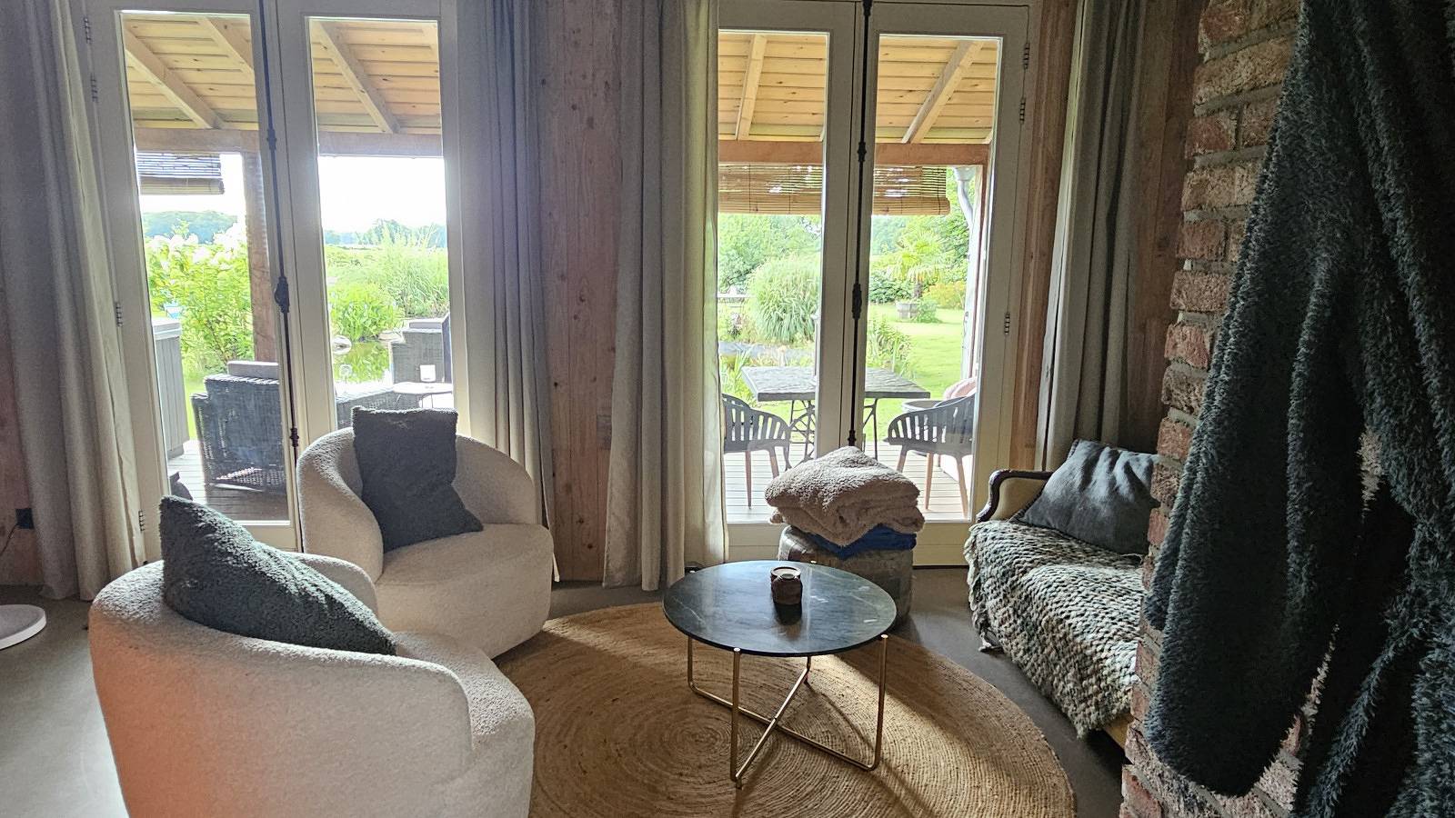 Romantisches Ferienhaus mit Außenspa, Sauna und Teich in ruhiger Lage in Drenthe in Nationalpark Dwingelderveld