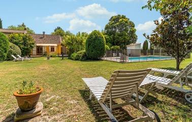 Gîte pour 6 personnes, avec terrasse ainsi que piscine et jardin à Pernes-les-Fontaines