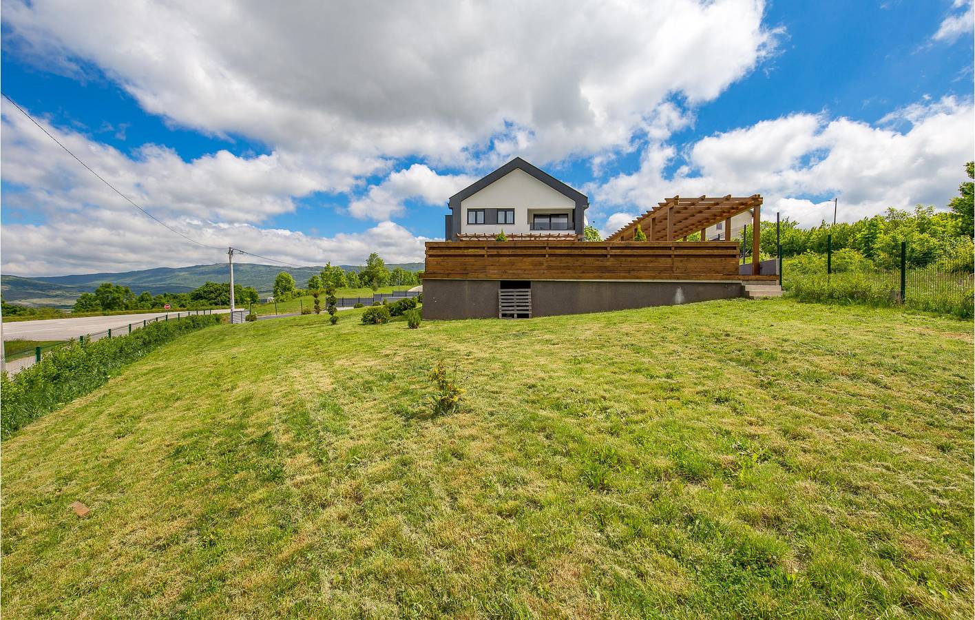 Ferienhaus für 10 Personen mit Terrasse in Lika-Senj