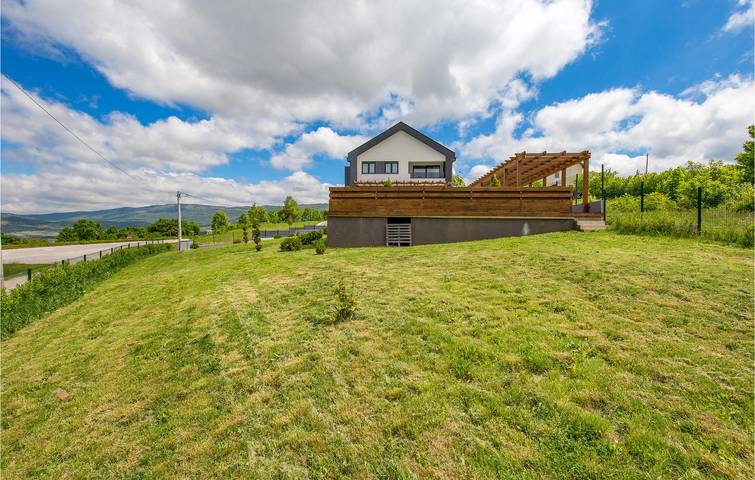 Schickes 2-Zimmer-Apartment mit Pool, Terrasse und Grill – der ideale Rückzugsort! in Lika-Senj