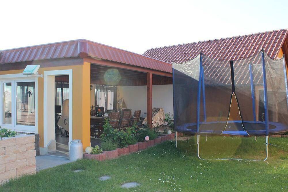 Ganze Wohnung, Ferienwohnung Heckel – Urlaub in der Oberlausitz - Ferienwohnung mit Garten und in Malschwitz, Oberlausitz-Niederschlesien