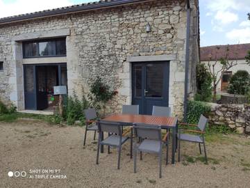Gîte pour 6 personnes, avec jardin ainsi que terrasse et vue à Serres-et-Montguyard