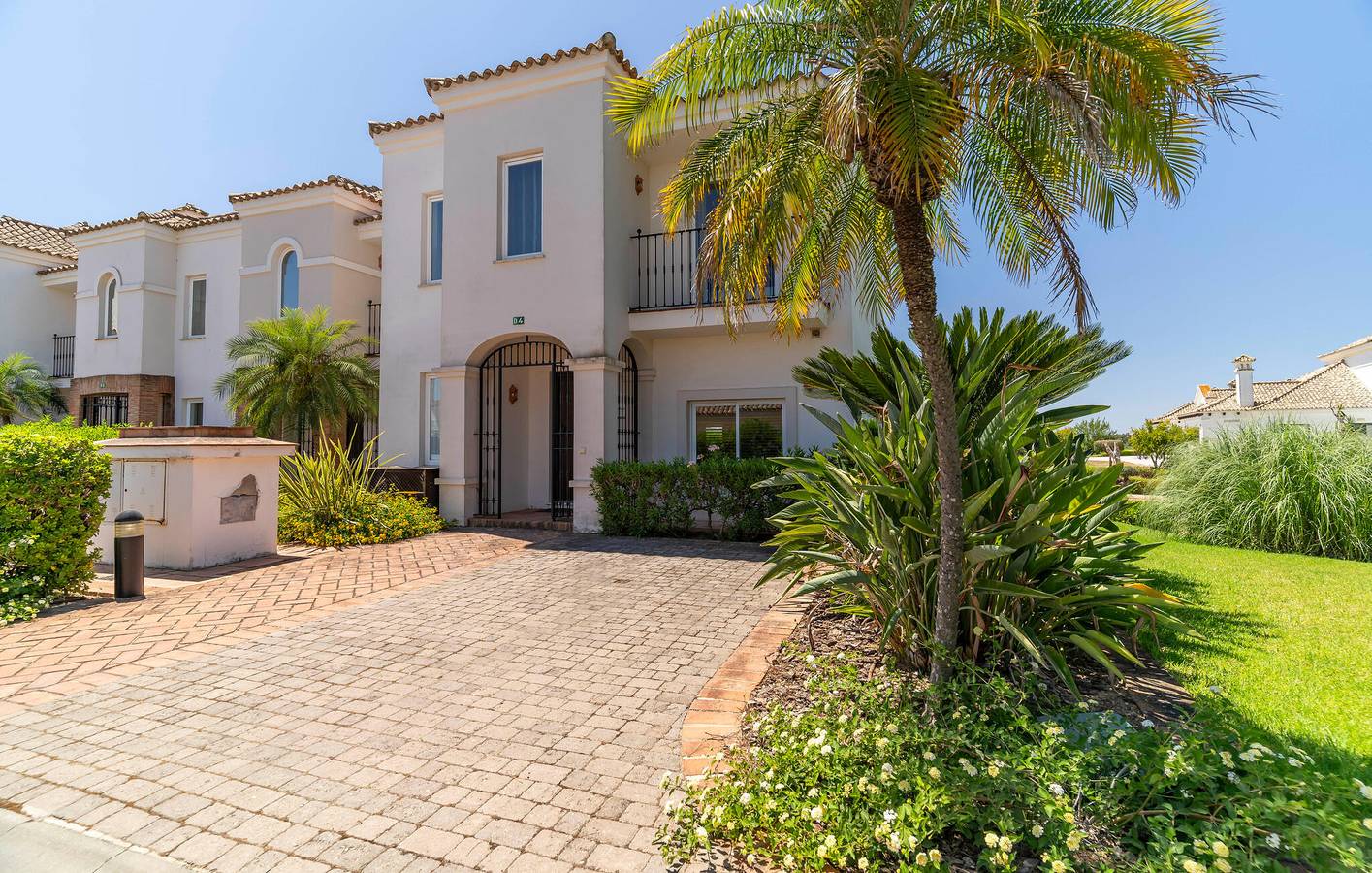 Sunset Haven: Luxe Apt mit Pool & Garten in Arcos de la Frontera, Pueblos Blancos