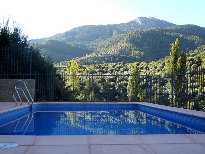Apartamento para 4 personas, con Balcón y Terraza además de Jardín y Piscina en Sierra de Segura