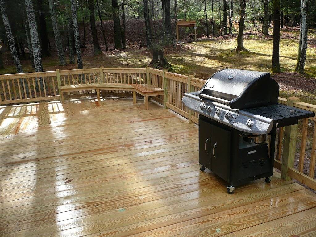 Abgeschiedenes Blockhaus mit einem Whirlpool für 6 Personen, einem privaten Teich und einem plätschernden Bach in Sullivan County