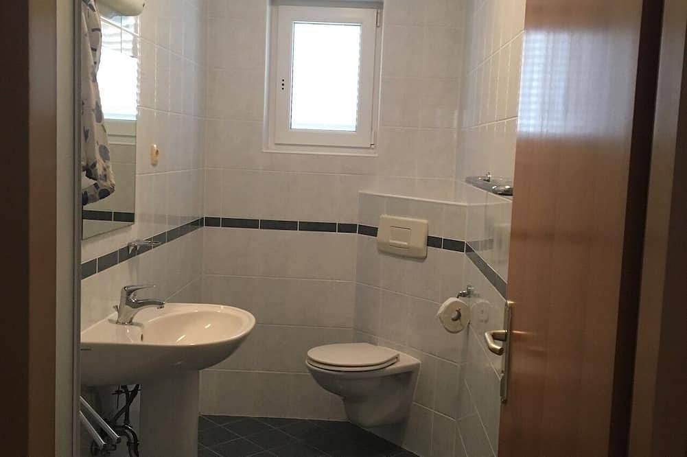 Entire apartment, Apartment for 2-3 people with great sea views and close to the beach in Njivice, Krk