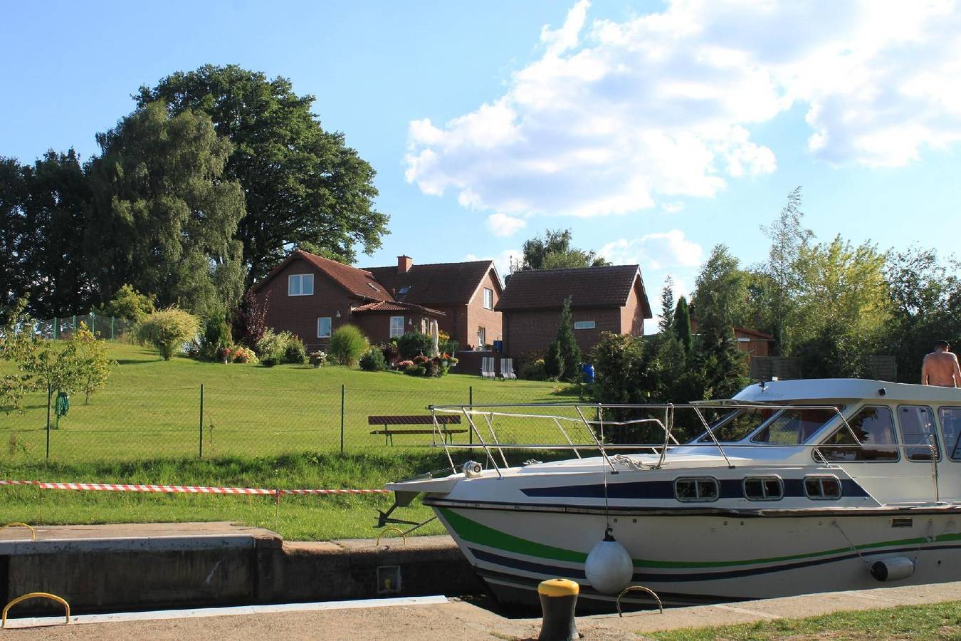 Apartamento vacacional entero, "Johanna" holiday flat with a view of the water in Strasen, Wesenberg