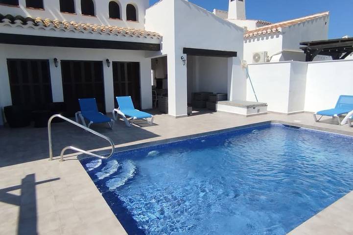 Villa für 6 Personen, mit Pool und Garten - 1