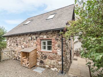 Log Cabin for 2 People in Shropshire, West Midlands, Photo 2