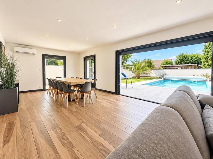 Maison d’hôte pour 14 personnes, avec Jacuzzi et Terrasse ainsi que Jardin et Piscine