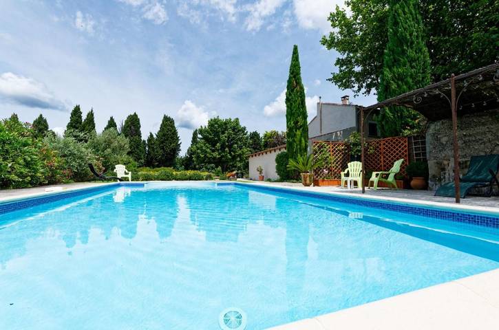 Location de vacances pour 3 personnes, avec Terrasse et Jardin ainsi que Piscine et Vue à Visan