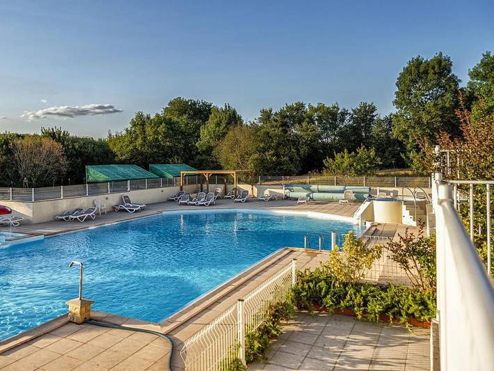 Camping pour 4 personnes, avec bassin pour enfant