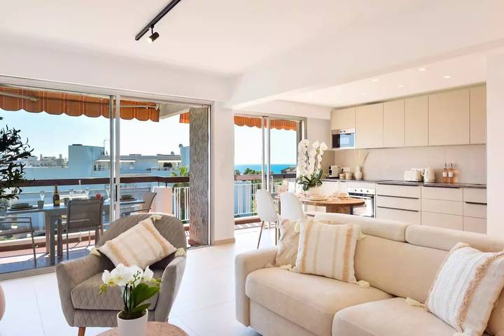 Appartement de vacances pour 4 personnes, avec vue et terrasse à Vallauris