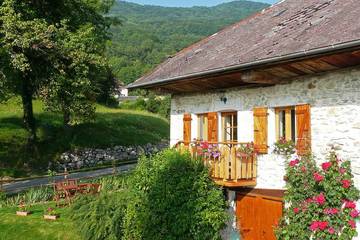 Gîte pour 6 personnes, avec jardin et balcon à Moye (Haute-Savoie)