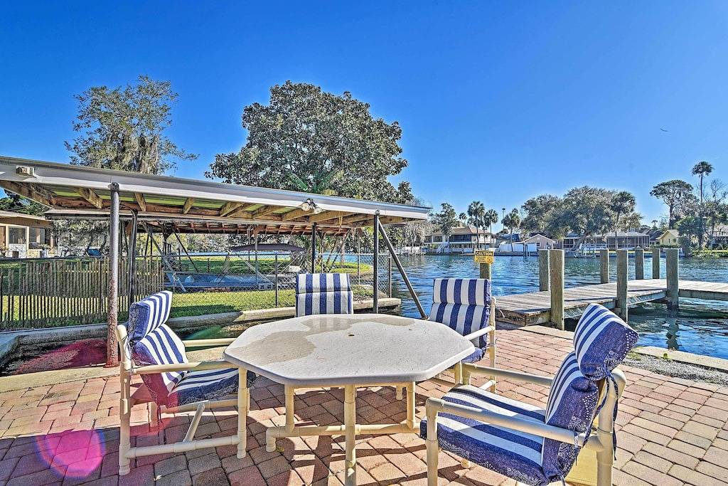 Riverfront Home w / Dock - 1 Mi zum Homosassa St. Park in Homosassa, Citrus County