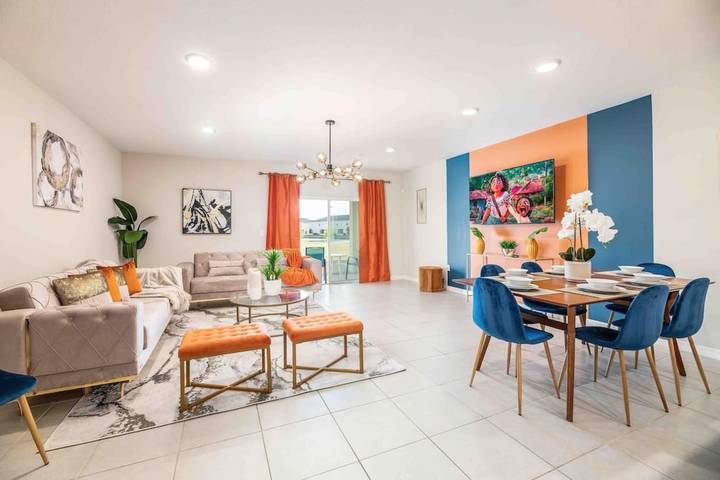 Ferieleilighet for 10 personer, med terrasse og badebasseng i tillegg til hage i Kissimmee