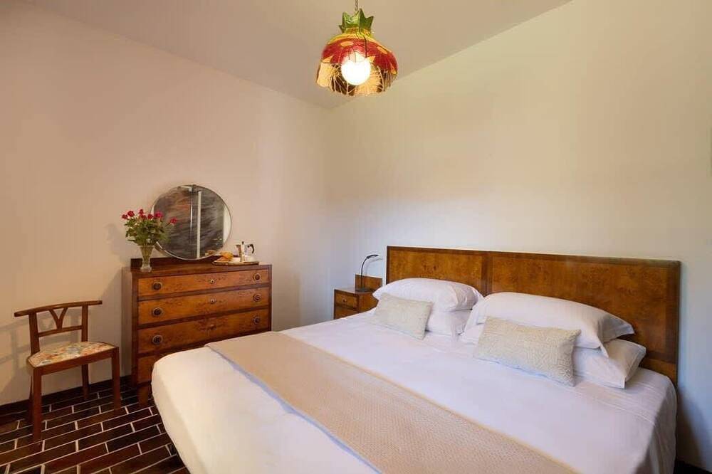 Large lakeside villa in Lesa, Lago Maggiore (Piemont)