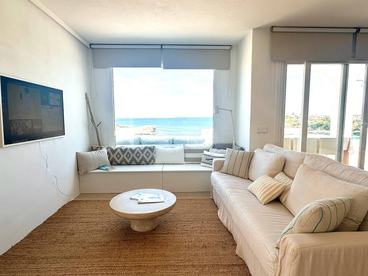 Apartamento entero, Apartamento 'Poblado Marinero' con balcón, Wi-Fi y aire acondicionado in Arenal d'en Castell, Es Mercadal