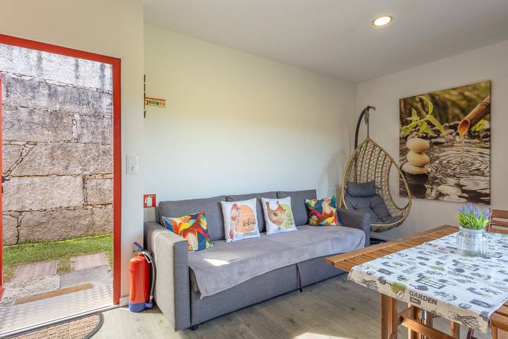 Bungalow 'Casinhas Do Minho' with Lake View, Wi-Fi and Air Conditioning in Ázere, Viana do Castelo District