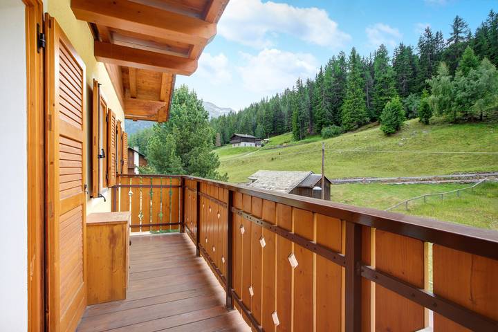 Ganze Wohnung, Ferienwohnung 'Casa Michela Trilocale 7' mit Bergblick, Gemeinschaftsterrasse und Wlan in Santa Caterina Valfurva, Valfurva